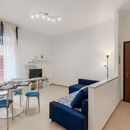 Modern White With Ac And Balcony Monterosso al Mare