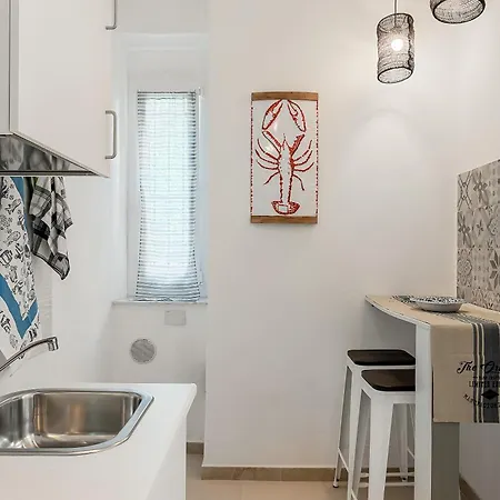 Daire Modern White With Ac And Balcony