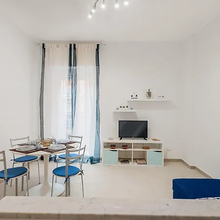 Modern White With Ac And Balcony * Monterosso al Mare