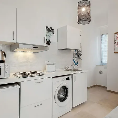 아파트 Modern White With Ac And Balcony *